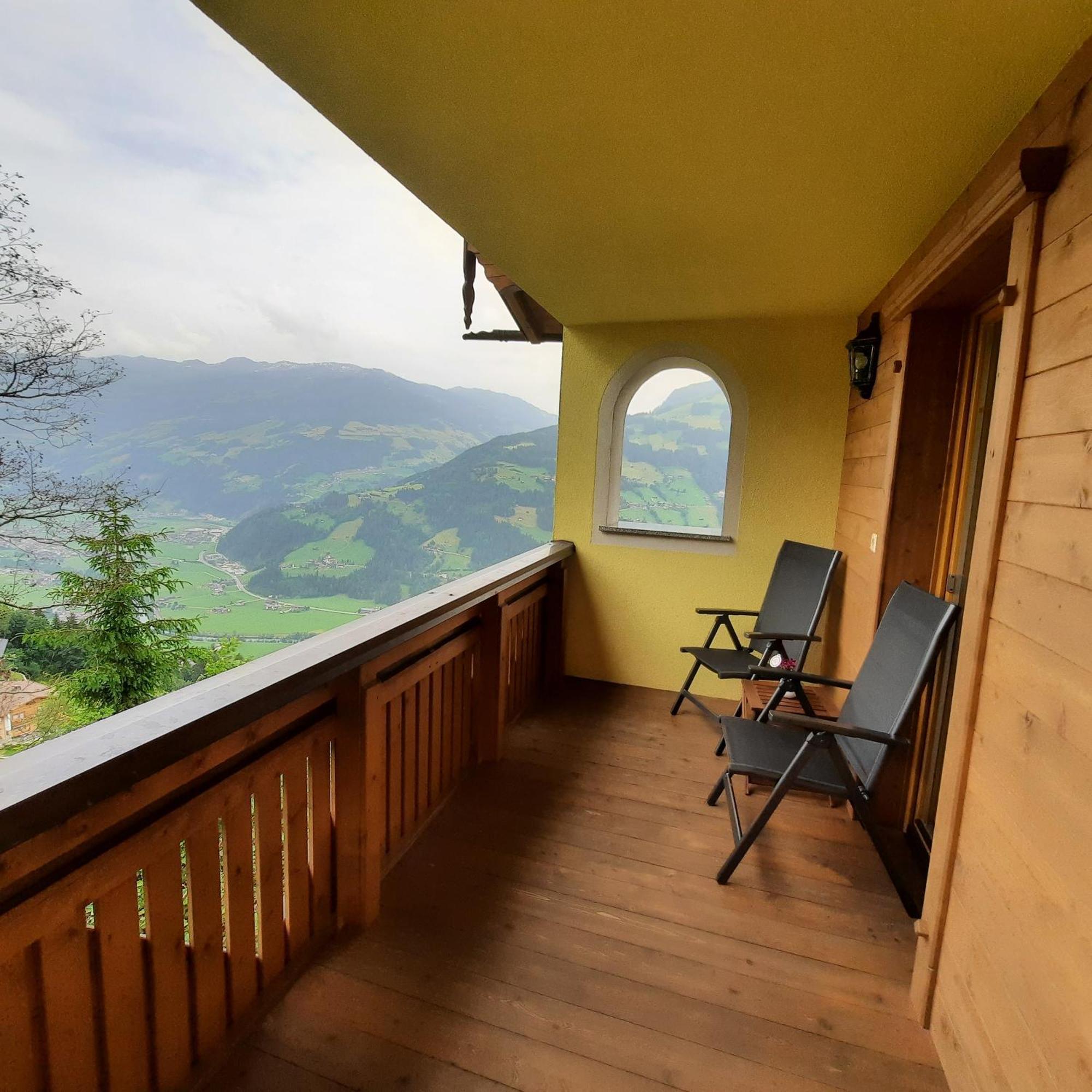 Landhaus Katharina Bis 12 Personen Mit Saunachalet Und Blick Auf Die Bergwelt Des Zillertals Hippach Kültér fotó