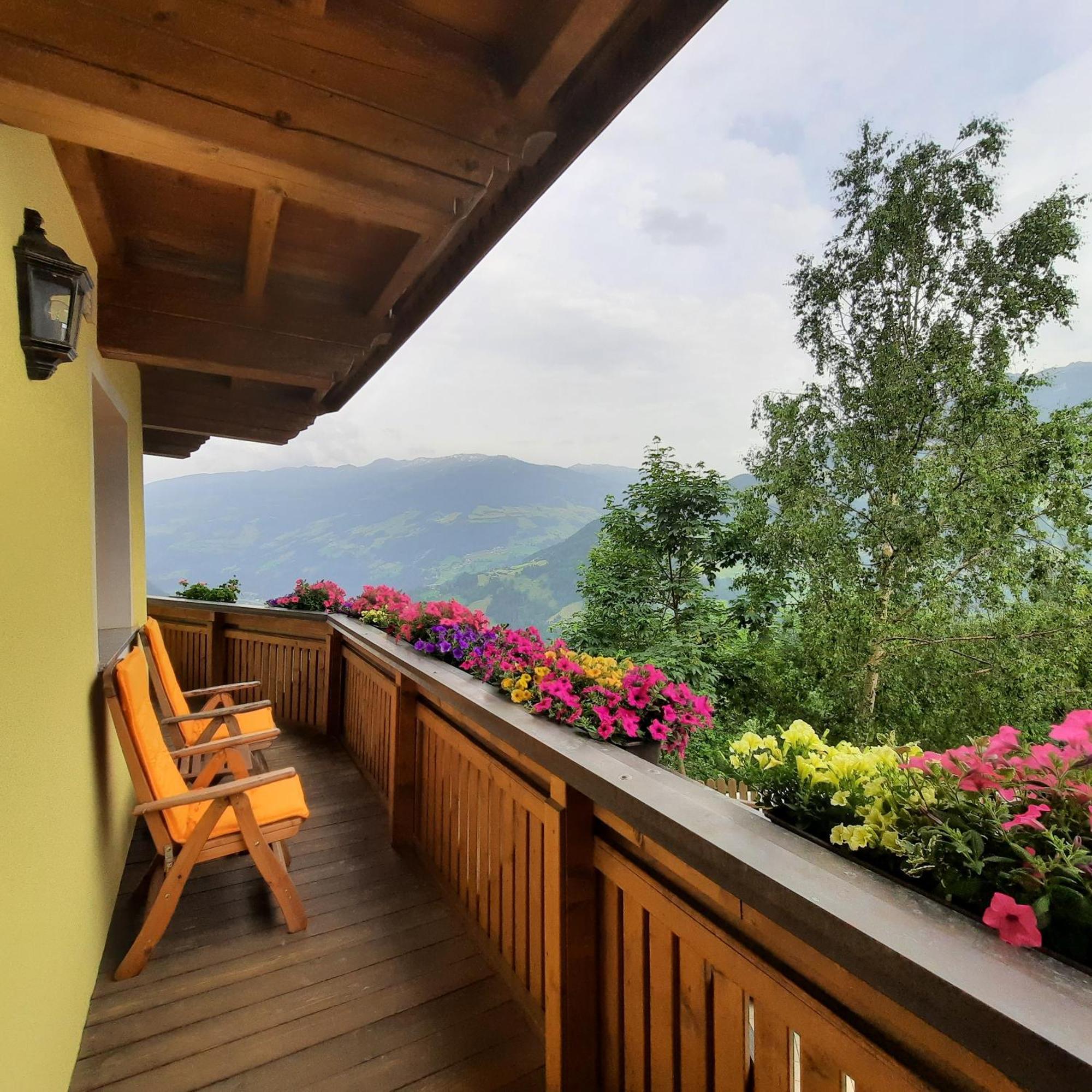 Landhaus Katharina Bis 12 Personen Mit Saunachalet Und Blick Auf Die Bergwelt Des Zillertals Hippach Kültér fotó